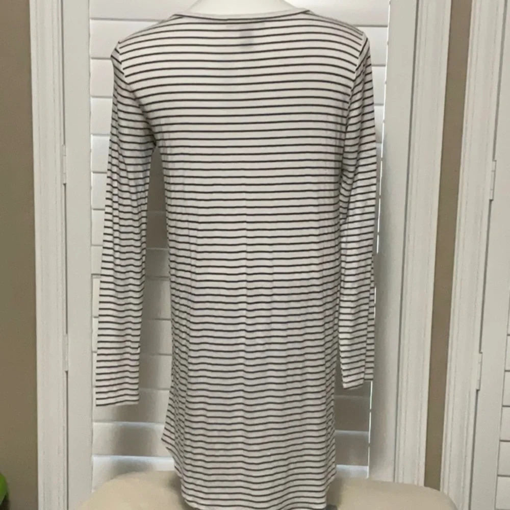 FOREVER 21 - Picture 3 of 4